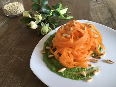 NIDI DI CAROTE AL PESTO VERDE CON PINOLI! Sarabanda Magazine