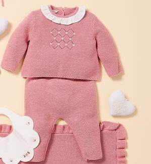 Two-piece outfit for newborn girl